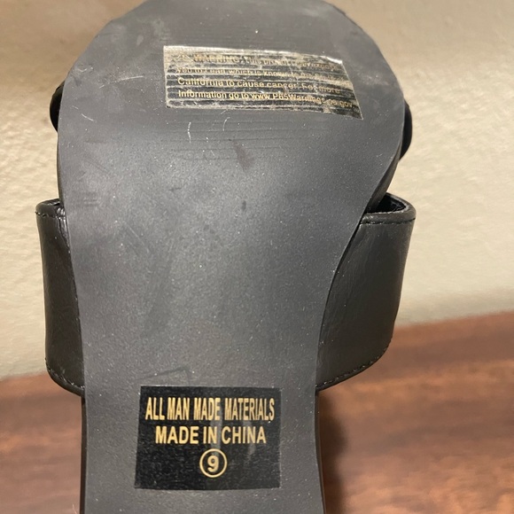 Chase + Chloe block heel shoes. - Picture 3 of 6